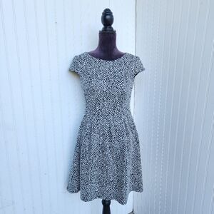 AB Studio Women's Black White Knit Cap Sleeve Dress A-Line Stretch Sz 6